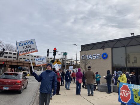Black Friday event for Against Line 3 in front of the Evanston Chase bank on Nov 26. (Photo by Rubi Valentin)