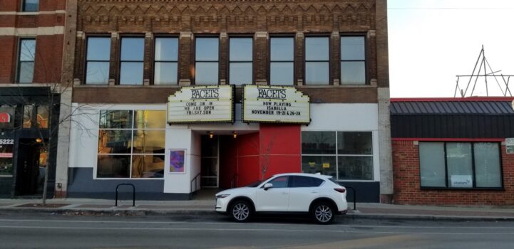 Facets, located at 1517 W Fullerton Ave. (Photo by Sam Rodrigues)